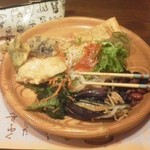 食彩健美 野の葡萄 - 盛り付け。必ずしも肉魚乳卵フリーというわけではミャいみたい。