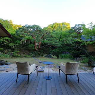 特別な日に相応しい。静寂と京情緒に包まれる佇まいと優美な庭園