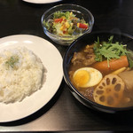 こうき屋 - 牛すじカレー、和風スープ。３辛で充分辛かったそうです。