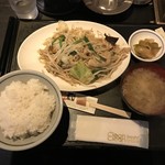 呑み喰い処 新や - 野菜炒め定食（500円）