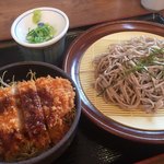 Machikadoya - ミニ丼とざるそばのサービスランチ590円