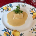 マーヴェラス パラディ - サーモンとキノコのパイ包み 白ワインソース