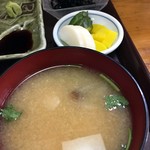 Shima da - 味噌汁、漬物、昆布の佃煮。