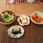 mori cafe - トマトのおひたし大葉風味、チーズ豆腐おしょうゆダレ、サラダ、ほうれん草おひたし