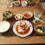 芋豚ロースの冷しゃぶトマトじょうゆ、トマトのおひたし大葉風味、チーズ豆腐おしょうゆダレ