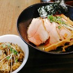 貝ガラ屋 - 濃厚牡蠣ソバ+貝めしセット  ９７０円(税込)  セット割はなし。３００円上乗せし、香福豚のチャーシュー増しにしてみました。