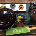 山海料理仁志乃 - 生しらす丼税抜1000円