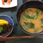山海料理仁志乃 - お味噌汁と香の物