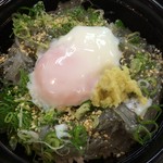山海料理仁志乃 - 生しらす丼税抜1000円