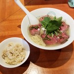麺屋 六感堂 - 冷製 赤い生山椒そば＋焼豚と新じゃが炊き込みご飯　