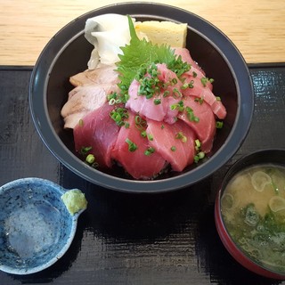 こだわりまぐろ丼
