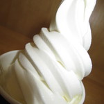 さっぽろ時計台 北のブランドショップ - 白い恋人ソフトクリーム　３５０円（税込）のアップ【２０１８年６月】