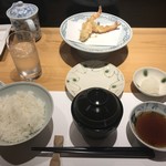 天ぷら新宿つな八 - 先にご飯と味噌汁が出る