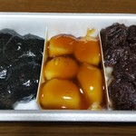 えびだんごや - お団子   ごま、しょうゆ、あんこ