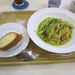 カフェ アートリエ - パスタセットのパスタとパンです・・・でも考えたら炭水化物＋炭水化物ですね 