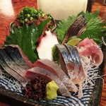 さば銀 - 鯖尽くしは、生鯖、〆鯖、炙り〆鯖、胡麻鯖。今宵は鯖の量が少ないので、平政、鰺、蛸も(*￣∇￣)ノ
