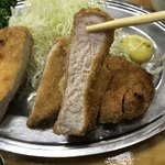 とんかつ 万平 - ロースカツの断面アップ