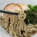 中華そば まる乃 - 黒豆を練り込んだ麺