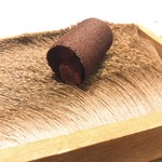 ラチュレ - アミューズ：シカの血のラングドシャ