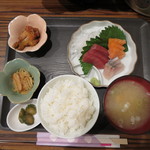 おにぎり屋 こころ - 刺身定食 500円(2018年6月）