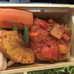 レストラン　イイジマ - ローズポーク入りハンバーグ 夏野菜トマトソース