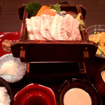 六道 - 「鹿児島産　豚と季節野菜の蒸ししゃぶ定食」（980円）
