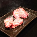 Koube Gyuu Koshitsu Yakiniku Techangun - ☆特上塩タン厚切り 2138円