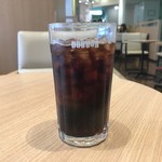 ドトールコーヒーショップ - アイスコーヒーSサイズを #食べログ的に撮るとこうなる。