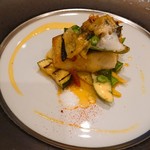 収穫月 - 魚料理。スズキのポアレ・サフランソース。
      この上の野菜達とソースと、、、美味しい～(*´∀｀)