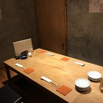 Isagi yoshi - 店内！テーブル席！