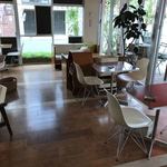 フダンカフェ - 店内
      なかなか座り心地が良い椅子