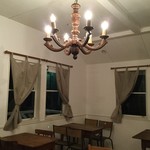 珈の菓 - 中央シャンデリア