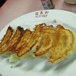 Tatsumakiken - ニンニクがたくさん使われていてサイズも大きめの餃子。美味しいです！