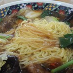 中華料理 福燕 - 細めのちぢれ麺。麺が美味い。
