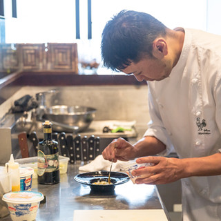 森岡賢一氏（モリオカケンイチ）ー食材の生きたやさしい料理を