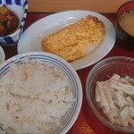 大野城川久保食堂 - ご飯と味噌汁にマカロニサラダも加えて