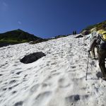 雷鳥荘直営　大汝休憩所 - 雪渓を登る