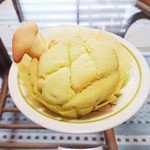 パン工房 カワ 神前店 - 夕張メロンクリームパン