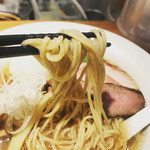 要の塩 - 《真鯛や牡蠣》を使用した塩そば　麺リフト