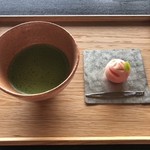 茶席 - 旬の和菓子と抹茶。