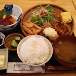 酒場 信 - 馬刺し定食。