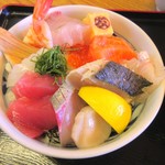 マルトモ水産 鮮魚市場 - 海鮮丼　１３８０円