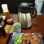 炭火焼食堂 こがね屋 - ｾﾙﾌの～冷たい緑茶