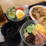 西五反田食堂 - 肉野菜味噌炒め、野菜サラダ、そうめん、ウーロンハイ