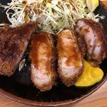 山本ロース - 黒豚オススメの食べ方はたっぷりのソース、からし、レモンだそうです。店舗に張り紙あり。