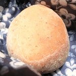 北欧料理リラ・ダーラナ - ミートボールのクリームソース 1000円 の自家製パン