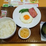 ガスト - 目玉焼き&ベーコンの朝定食