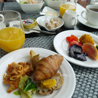 R restaurant & bar - 