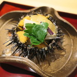 銀座 しのはら - 殻付きの雲丹 鮑と2