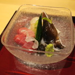 銀座 しのはら - お造り：伊勢海老 鳥貝 黒鮪